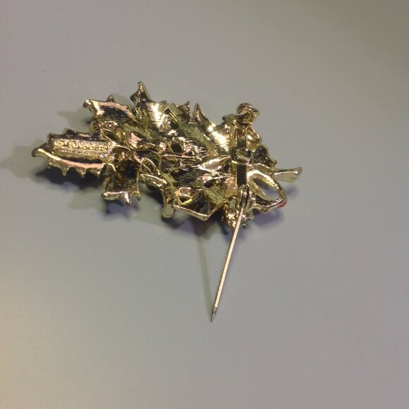 Gerry Jewelry Christmas Brooch Green Bough of Holly + Red Ribbon Bow - Picture 8 of 13